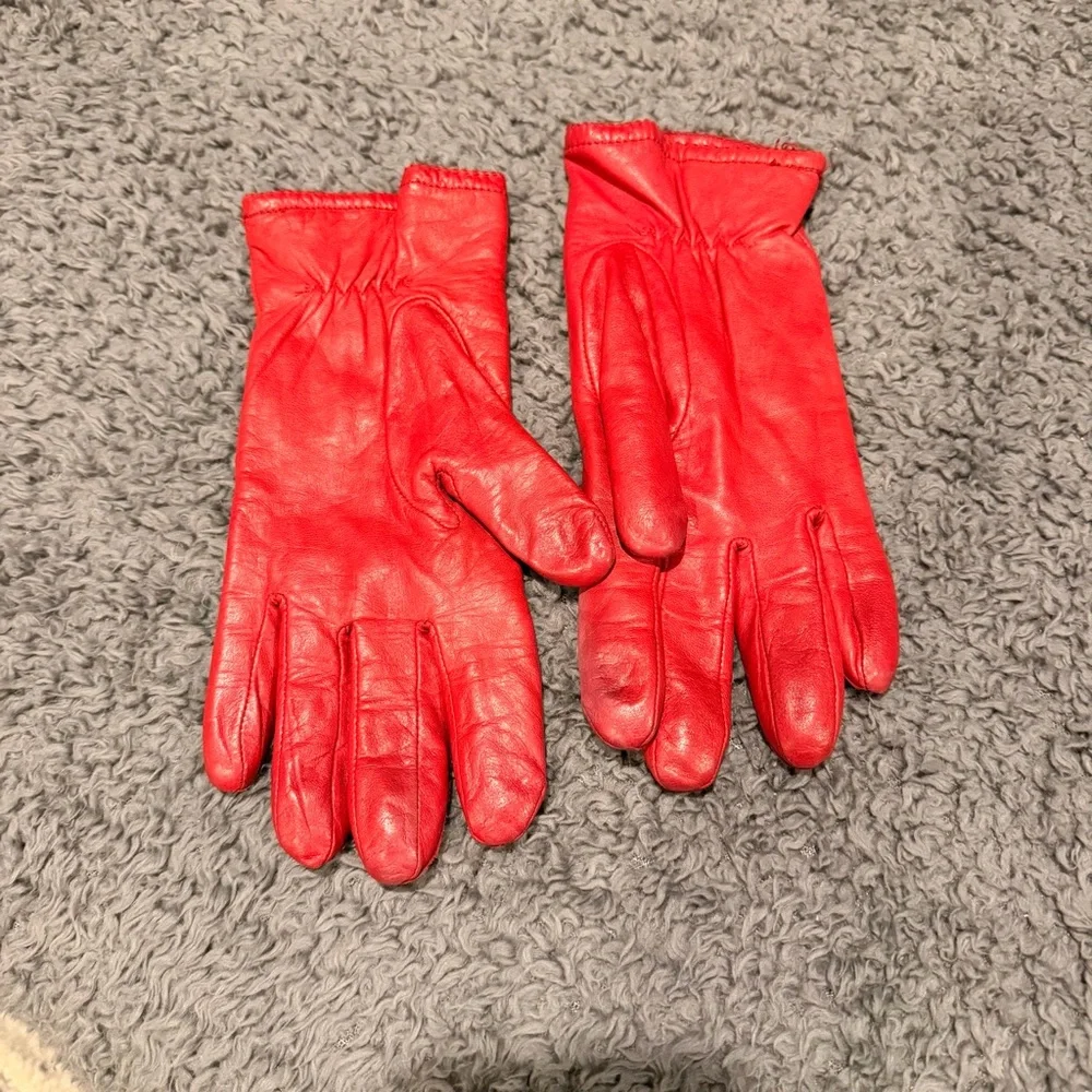 Red Leather Gloves | Lamb skin leather - Picture 2 of 5